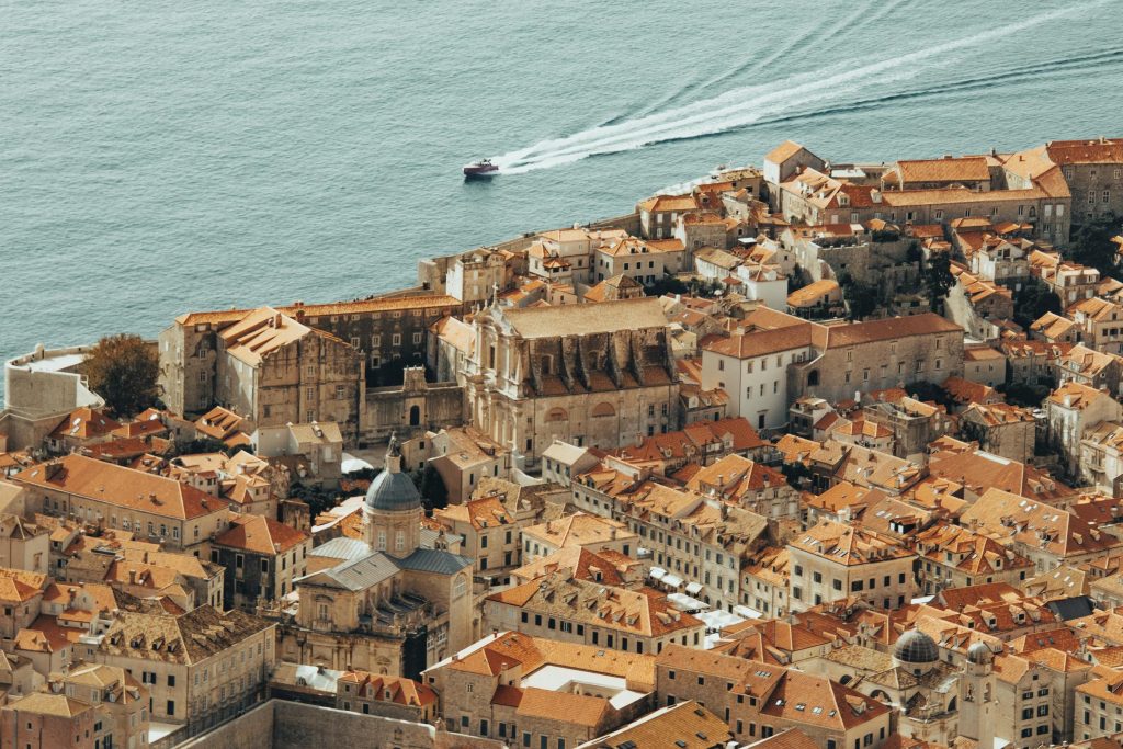 A Comparative Analysis of Financing Solutions: Raiffeisenbank Hrvatska vs. Hrvatska poštanska banka - como solicitar empréstimo na Croácia