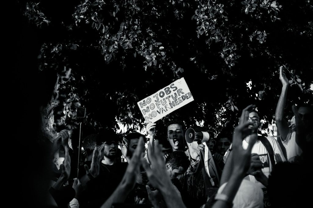 A Comprehensive Guide to Employment in Saudi Arabia: Sector Insights from Government to Mining - Melhores oportunidade de emprego na Arábia Saudita