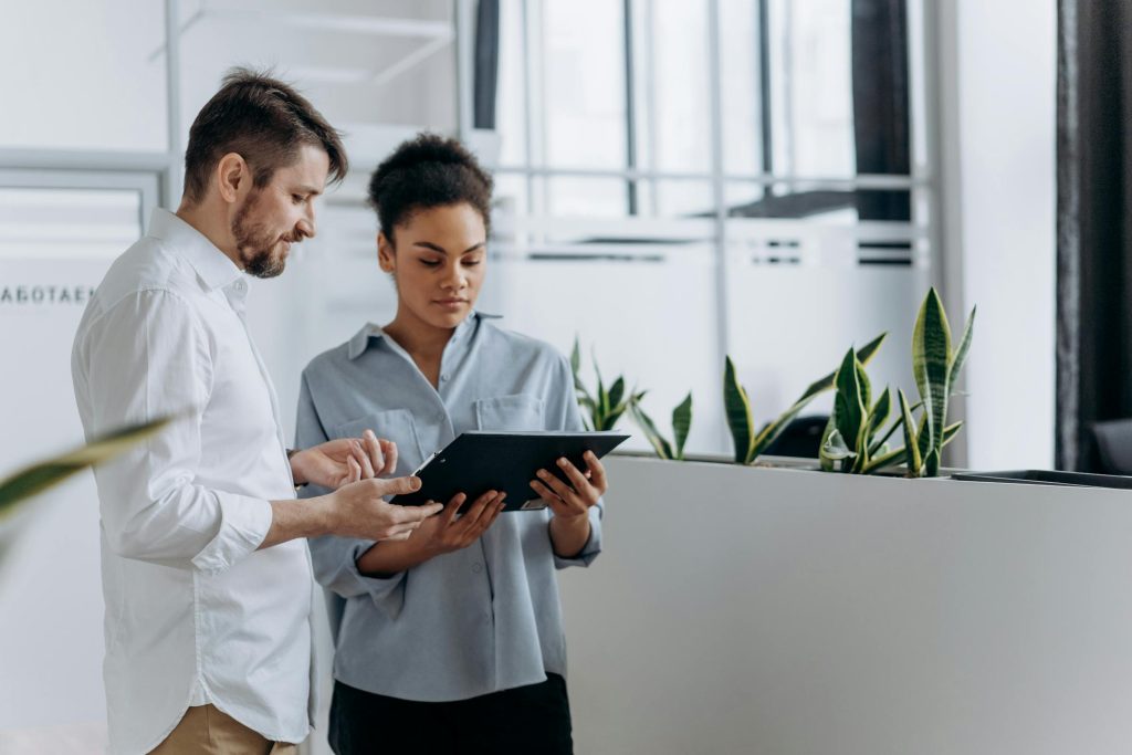 The Future of Work: Exploring Career Paths at Leading Hungarian Companies - melhores oportunidade de emprego na Hungria