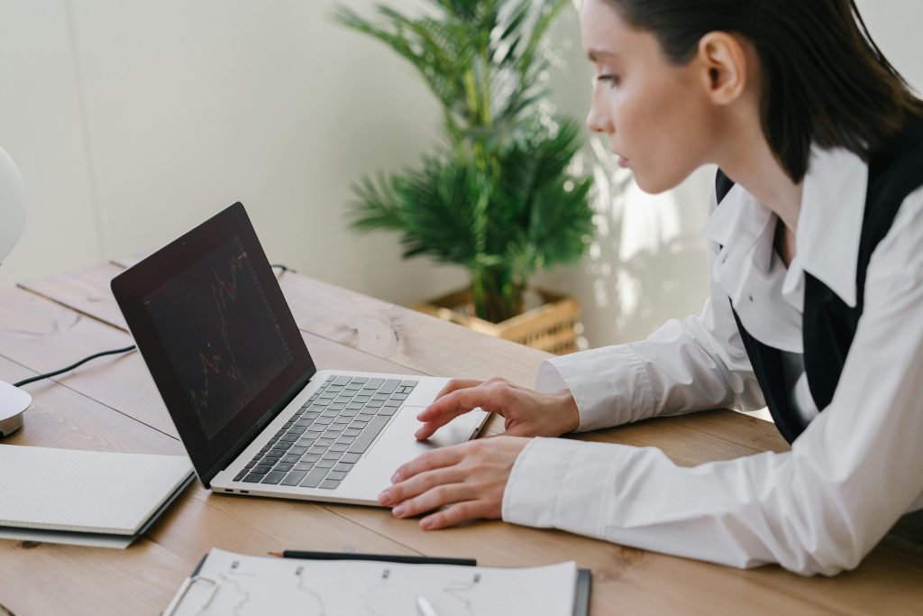 Navigating the Job Market: How to Land Positions in Major Saudi Corporations like stc and Ma’aden - Melhores oportunidade de emprego na Arábia Saudita