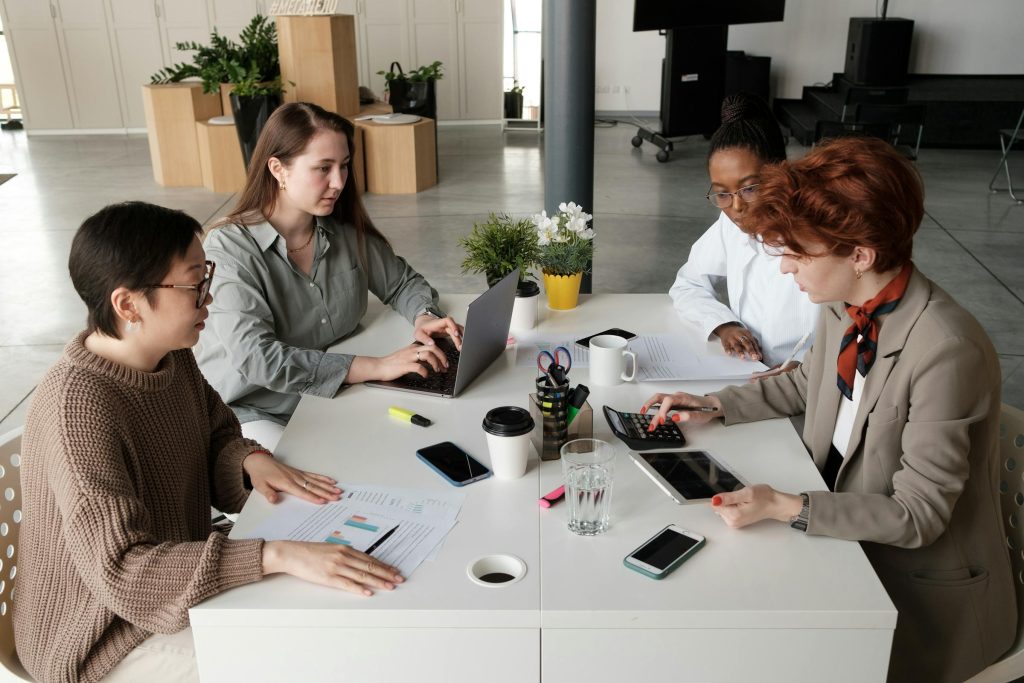 From Tech to Transportation: Exploring Diverse Job Openings in Frances Leading Sectors - Melhores oportunidade de emprego na França
