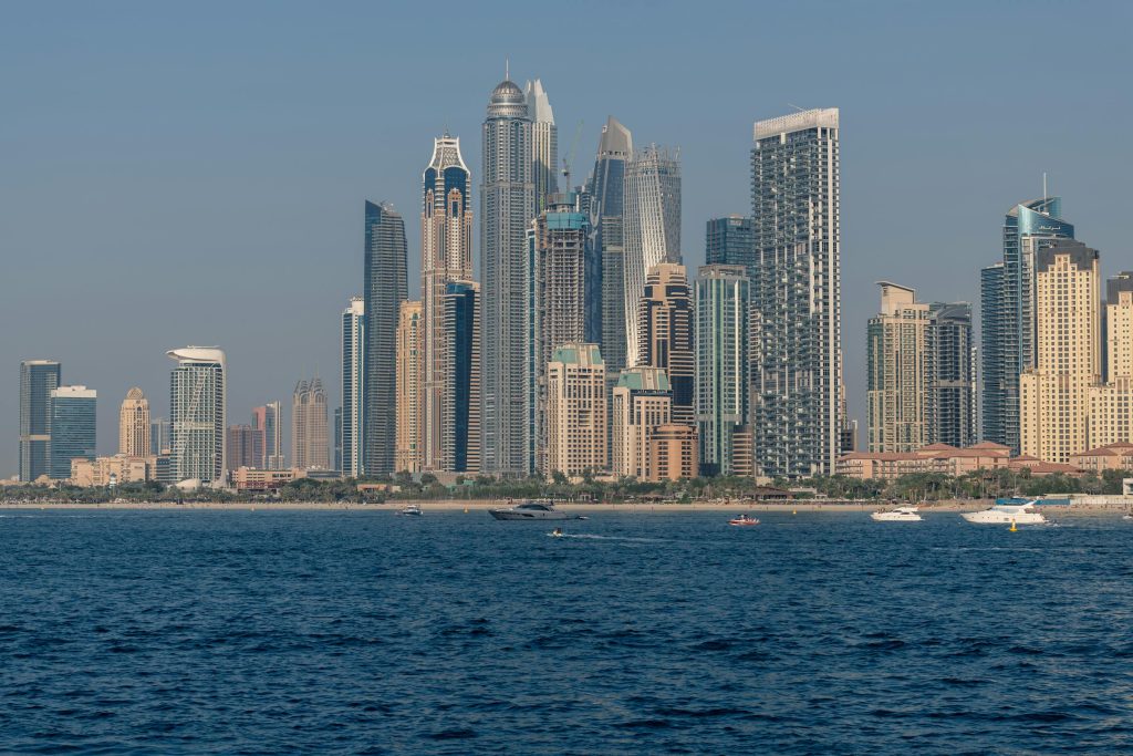 From Emirates NBD to Mashreq: Comparing the Best Loan Solutions in the UAE Market - Melhores opções de empréstimo nos Emirados Árabes Unidos